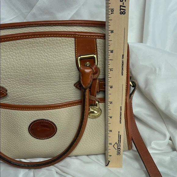 Dooney & Bourke Vintage Cream and Brown Shoulder Bag and Matching Wallet - Picture 4 of 16